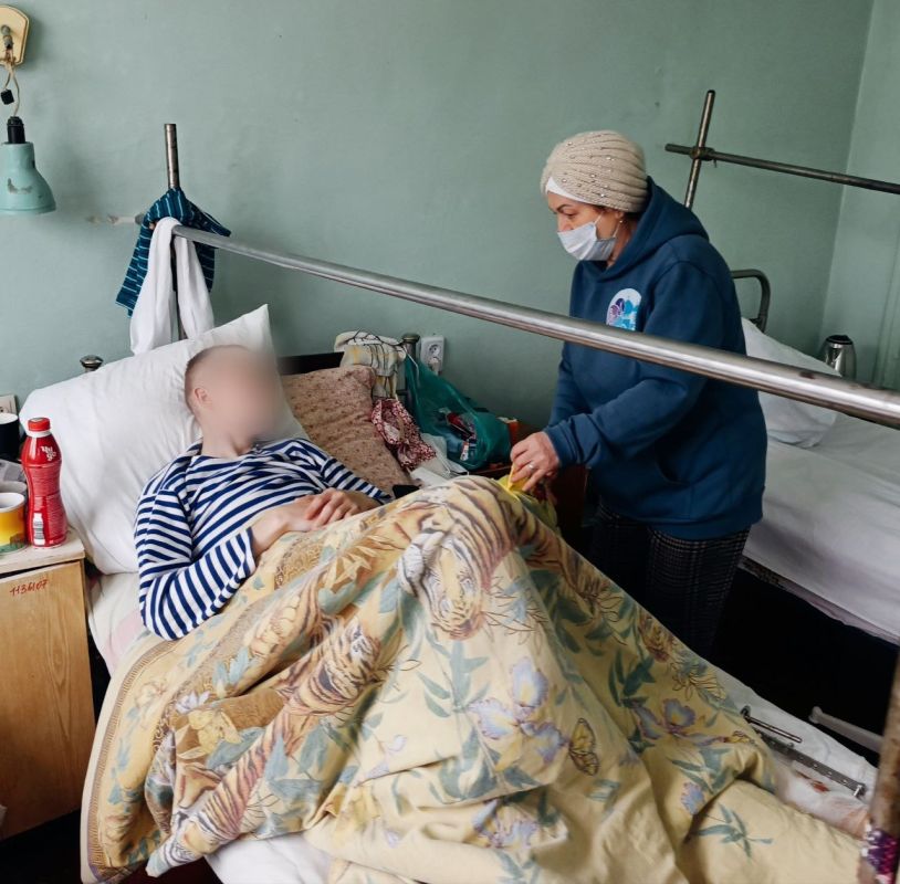 ащитникам с любовью: подарки и письма согрели сердца раненых бойцов в Горловке ащитникам с любовью: подарки и письма согрели сердца раненых бойцов в Горловке