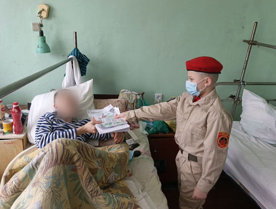 ащитникам с любовью: подарки и письма согрели сердца раненых бойцов в Горловке ащитникам с любовью: подарки и письма согрели сердца раненых бойцов в Горловке