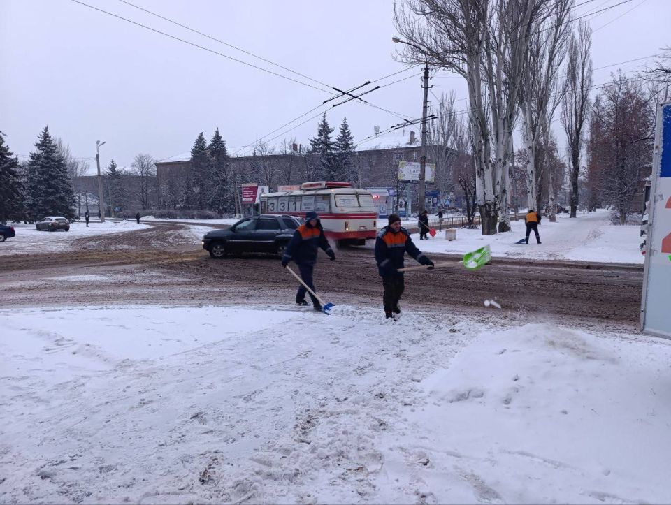 О работе МУП «Простор». Муниципальное унитарное мероприятие «Простор» ежедневно выполняет все необходимые работы по содержанию городских улиц О работе МУП «Простор». Муниципальное унитарное мероприятие «Простор» ежедневно выполняет все необходимые работы по содержанию городских улиц