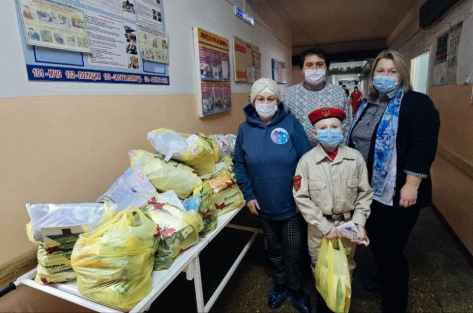 ащитникам с любовью: подарки и письма согрели сердца раненых бойцов в Горловке ащитникам с любовью: подарки и письма согрели сердца раненых бойцов в Горловке
