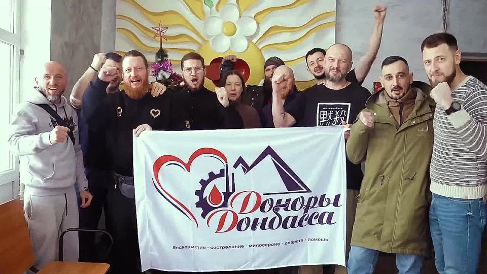 Сегодня в Горловке состоялась масштабная сдача донорской крови с участием команды военного проекта Wargonzo, наших друзей из солнечной Абхазии и при поддержке Горловской епархии!