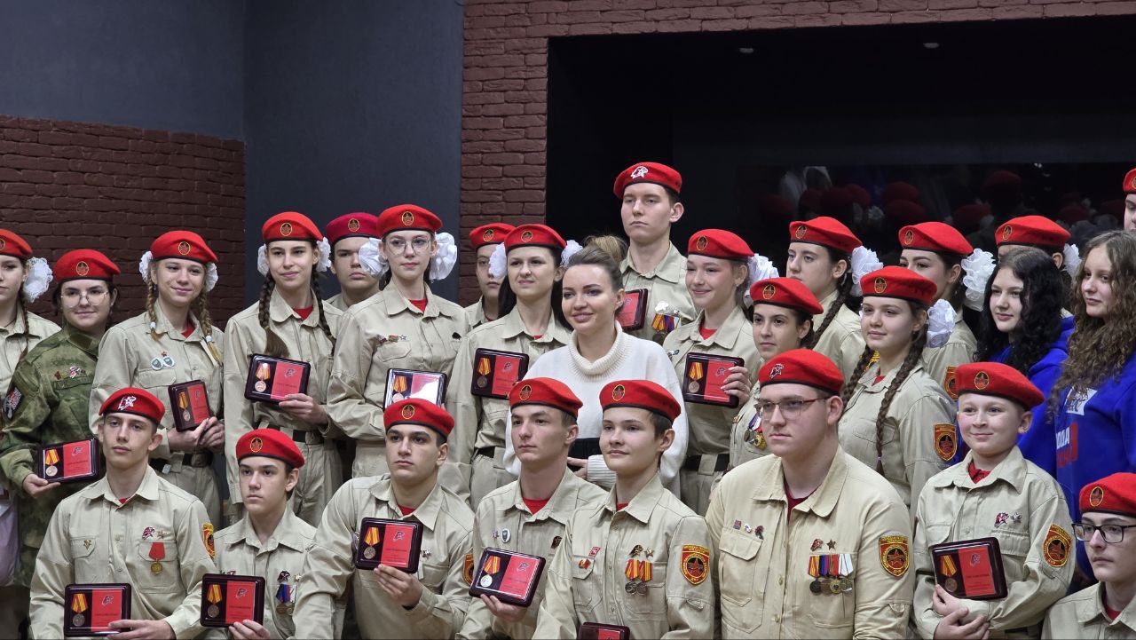 Горловские юнармейцы получили заслуженные награды Горловские юнармейцы получили заслуженные награды