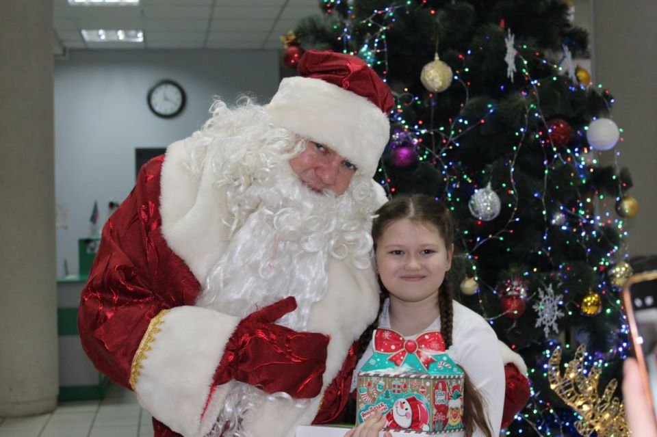 Иван Приходько: Сегодня, 29 декабря, военный корреспондент RT, большой друг Горловки Роман Косарев принял участие во Всероссийской акции «Ёлка желаний», целью которой является подарить детям радость и создать для них... Иван Приходько: Сегодня, 29 декабря, военный корреспондент RT, большой друг Горловки Роман Косарев принял участие во Всероссийской акции «Ёлка желаний», целью которой является подарить детям радость и создать для них...