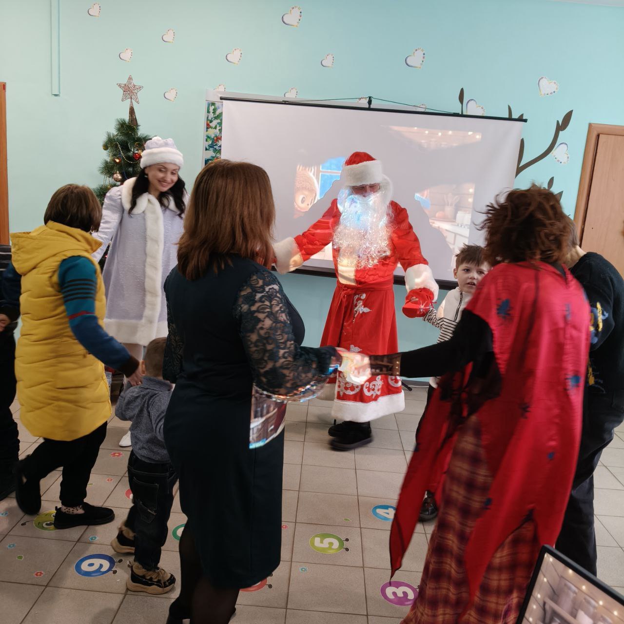 На базе ЦППМСП Г. О. Горловка ГБУ ДРУМЦ ПС прошли новогодние мероприятия На базе ЦППМСП Г. О. Горловка ГБУ ДРУМЦ ПС прошли новогодние мероприятия