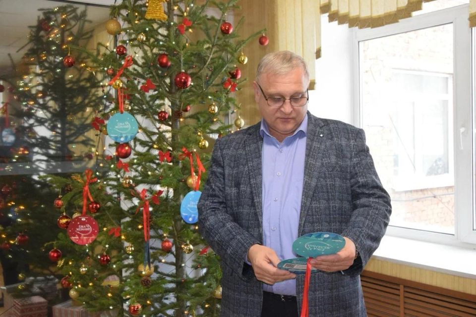 Представители Гурьевского округа Кузбасса исполнят желания юных горловчан