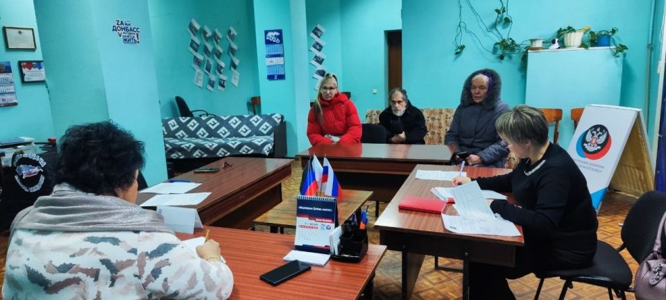 Роман Конев: 13 января 2026 года состоялся приём граждан депутатом Горловского городского совета Донецкой Народной Республики первого созыва Неллей Якуненко в Общественной приёмной местного отделения Всероссийской... Роман Конев: 13 января 2026 года состоялся приём граждан депутатом Горловского городского совета Донецкой Народной Республики первого созыва Неллей Якуненко в Общественной приёмной местного отделения Всероссийской...