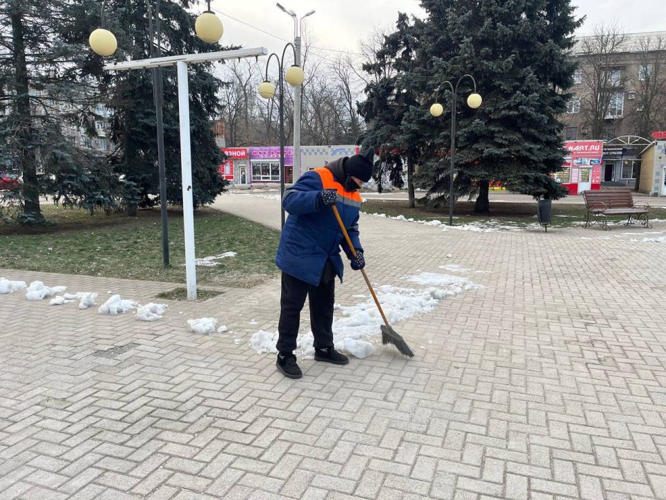 О работе МУП «Простор». Муниципальное унитарное мероприятие «Простор» ежедневно выполняет все необходимые работы по содержанию городских улиц О работе МУП «Простор». Муниципальное унитарное мероприятие «Простор» ежедневно выполняет все необходимые работы по содержанию городских улиц