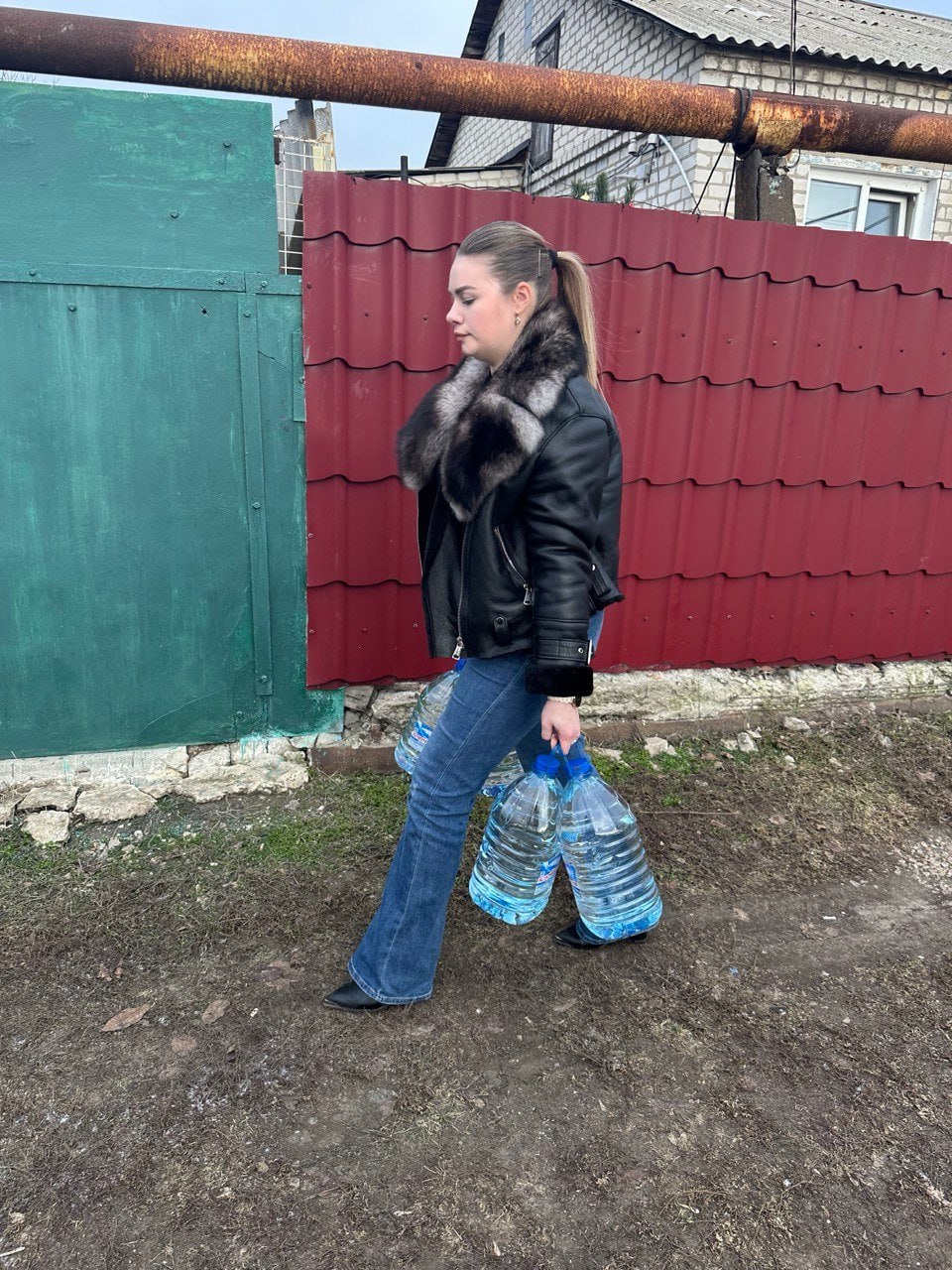 Роман Конев: 14 января 2026 года депутаты Горловского городского совета от фракции «Единая Россия» – София Потапова, Светлана Евсеенко, Николай Гальченко, Елена Кузьмина, Алексей Костин, Александр Бобровский – посетили места...