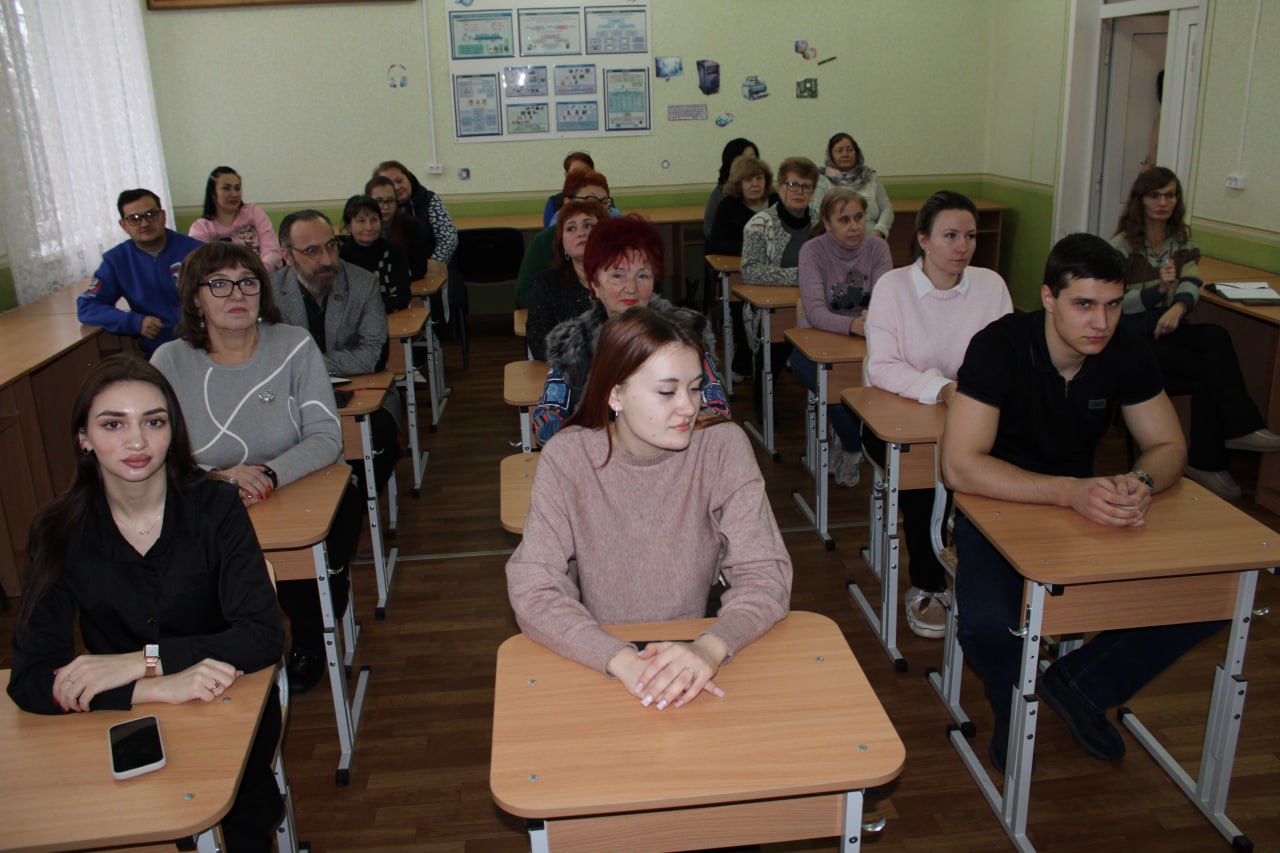 Иван Приходько: Во исполнение поручения Главы Донецкой Народной Республики Дениса Владимировича Пушилина сегодня провел встречу с одним из трудовых коллективов нашего города Иван Приходько: Во исполнение поручения Главы Донецкой Народной Республики Дениса Владимировича Пушилина сегодня провел встречу с одним из трудовых коллективов нашего города