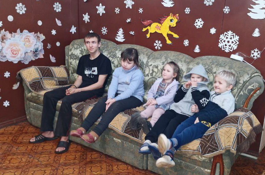 Забота и поддержка: активистки «Женского движения Единой России» помогают социальному общежитию «Оберег» в Горловке Забота и поддержка: активистки «Женского движения Единой России» помогают социальному общежитию «Оберег» в Горловке