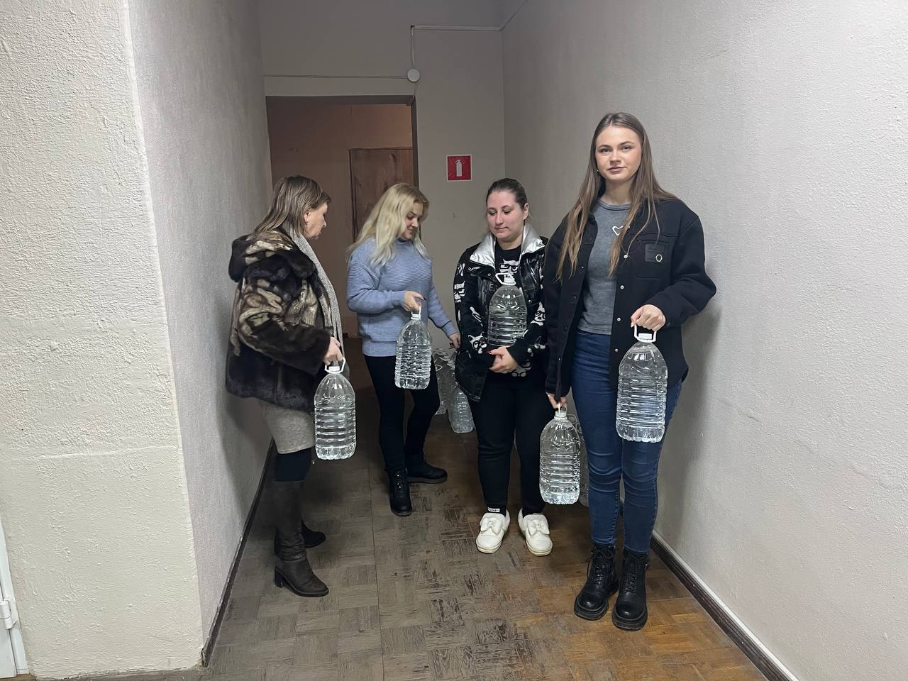 Роман Конев: 14 января 2026 года депутаты Горловского городского совета от фракции «Единая Россия» – София Потапова, Светлана Евсеенко, Николай Гальченко, Елена Кузьмина, Алексей Костин, Александр Бобровский – посетили места... Роман Конев: 14 января 2026 года депутаты Горловского городского совета от фракции «Единая Россия» – София Потапова, Светлана Евсеенко, Николай Гальченко, Елена Кузьмина, Алексей Костин, Александр Бобровский – посетили места...