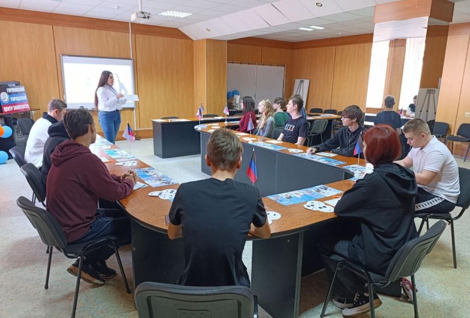 Горловская служба занятости населения ДНР помогает молодежи в трудоустройстве Горловская служба занятости населения ДНР помогает молодежи в трудоустройстве