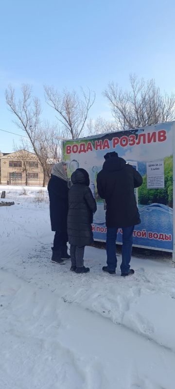 Роман Конев: 16 января 2026 года депутаты Горловского городского совета от фракции «Единая Россия» — Евгений Прокопович и Андрей Костюк — посетили места подвоза воды и осуществили адресную доставку воды Роман Конев: 16 января 2026 года депутаты Горловского городского совета от фракции «Единая Россия» — Евгений Прокопович и Андрей Костюк — посетили места подвоза воды и осуществили адресную доставку воды