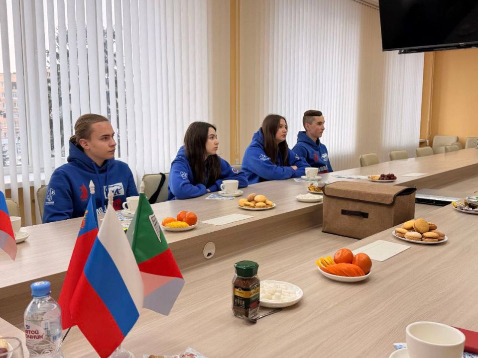 Молодёжка Горловки встретилась с главой администрации Молодёжка Горловки встретилась с главой администрации