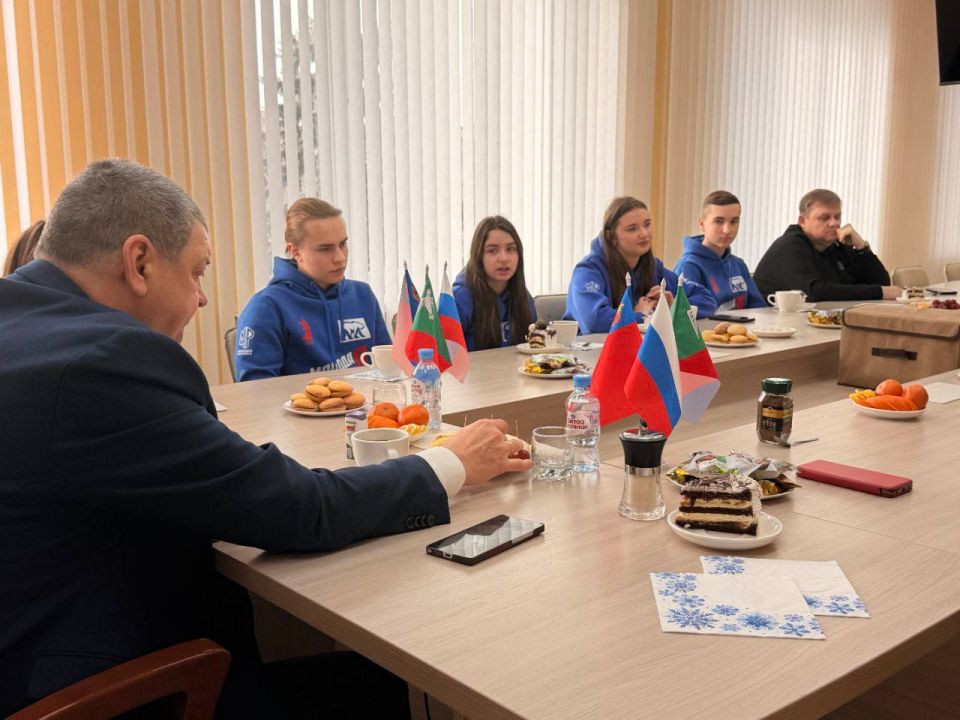 Молодёжка Горловки встретилась с главой администрации Молодёжка Горловки встретилась с главой администрации