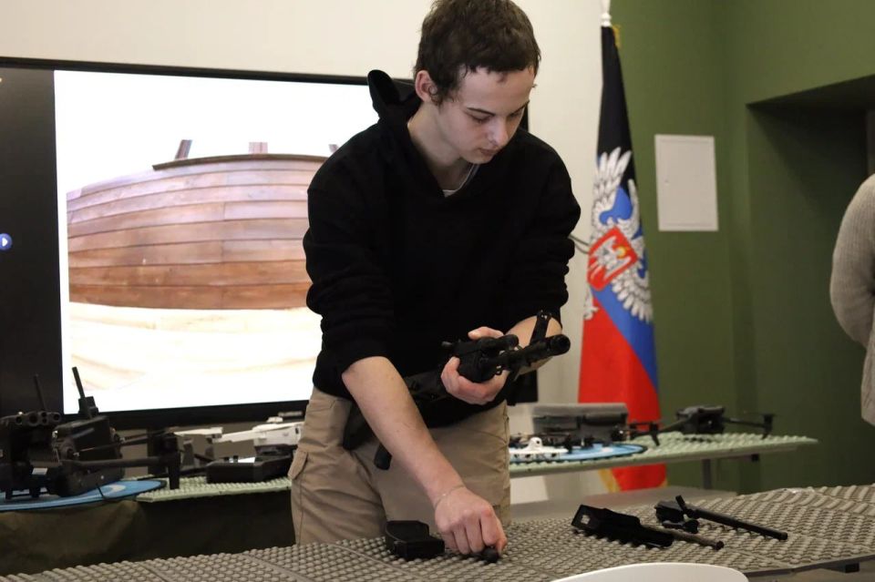 «В кругу СВОих»: интенсив по курсу «Основы безопасности и защита Родины» в Горловке «В кругу СВОих»: интенсив по курсу «Основы безопасности и защита Родины» в Горловке