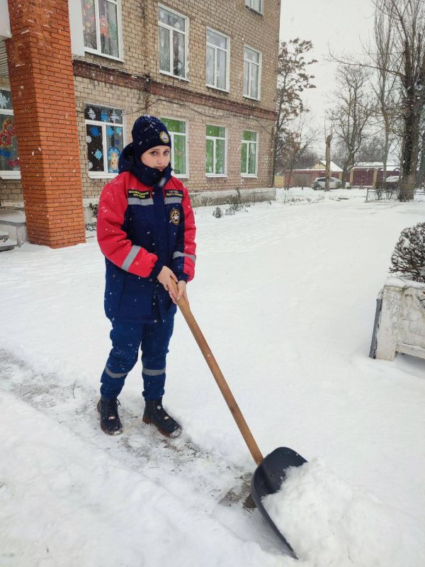 Денис Шимановский: Молодежные организации сегодня оперативно включились в работу по устранению последствий снегопада Денис Шимановский: Молодежные организации сегодня оперативно включились в работу по устранению последствий снегопада