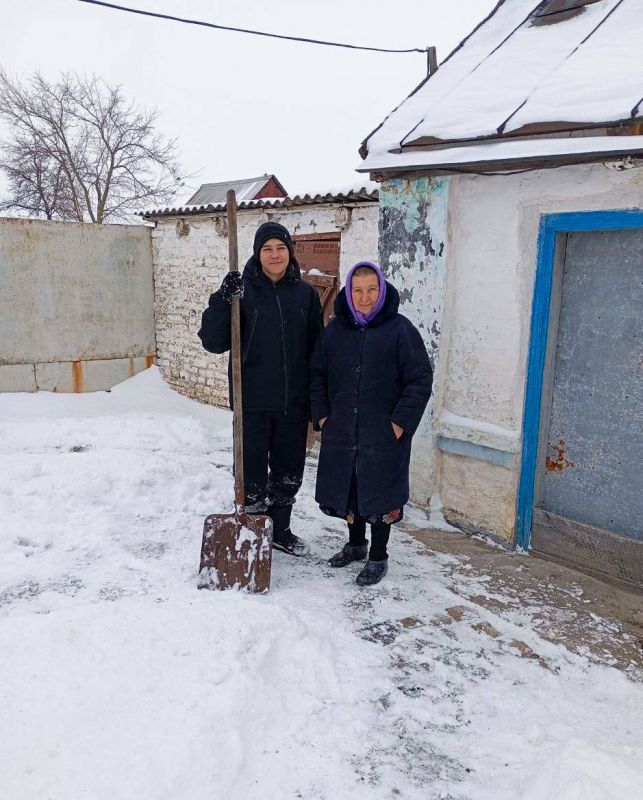 Денис Шимановский: Молодежные организации сегодня оперативно включились в работу по устранению последствий снегопада Денис Шимановский: Молодежные организации сегодня оперативно включились в работу по устранению последствий снегопада