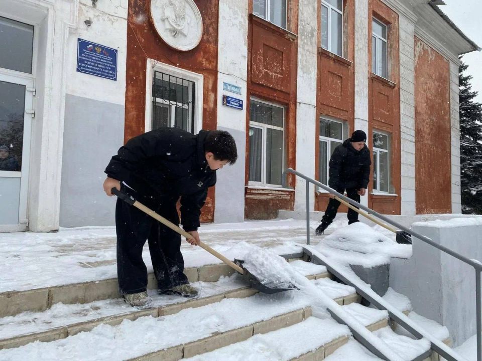 Денис Шимановский: Молодежные организации сегодня оперативно включились в работу по устранению последствий снегопада Денис Шимановский: Молодежные организации сегодня оперативно включились в работу по устранению последствий снегопада