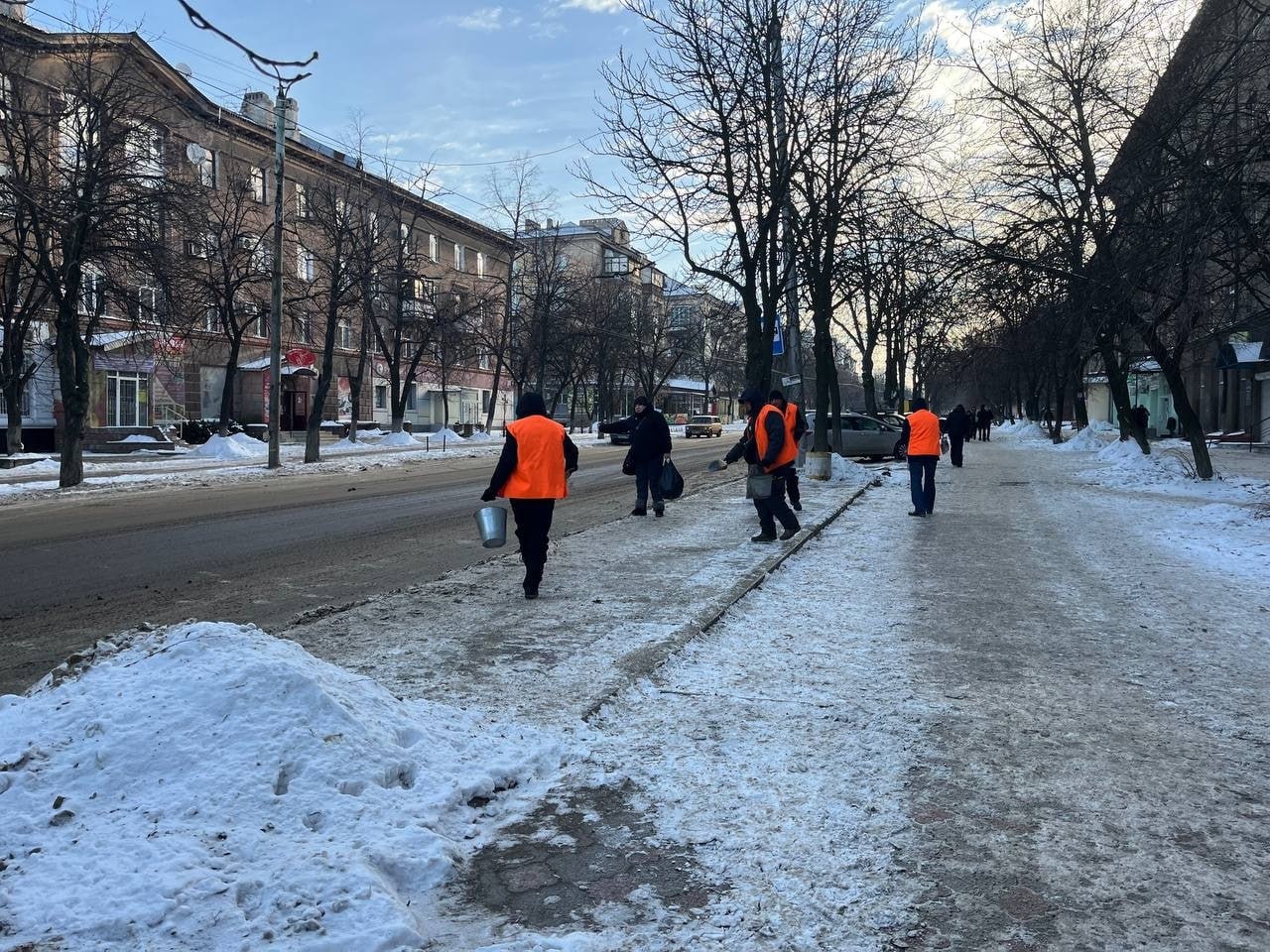 МУП «Простор» ежедневно выполняет все необходимые работы по содержанию городских улиц МУП «Простор» ежедневно выполняет все необходимые работы по содержанию городских улиц