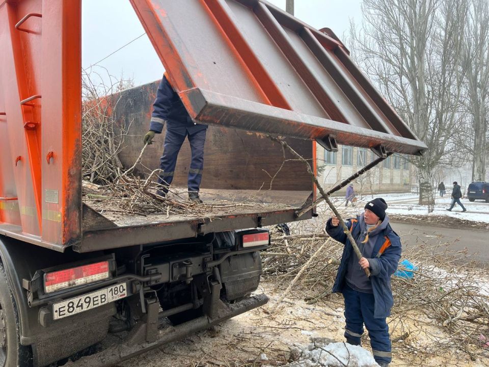 МУП «Простор» ежедневно выполняет все необходимые работы по содержанию городских улиц МУП «Простор» ежедневно выполняет все необходимые работы по содержанию городских улиц