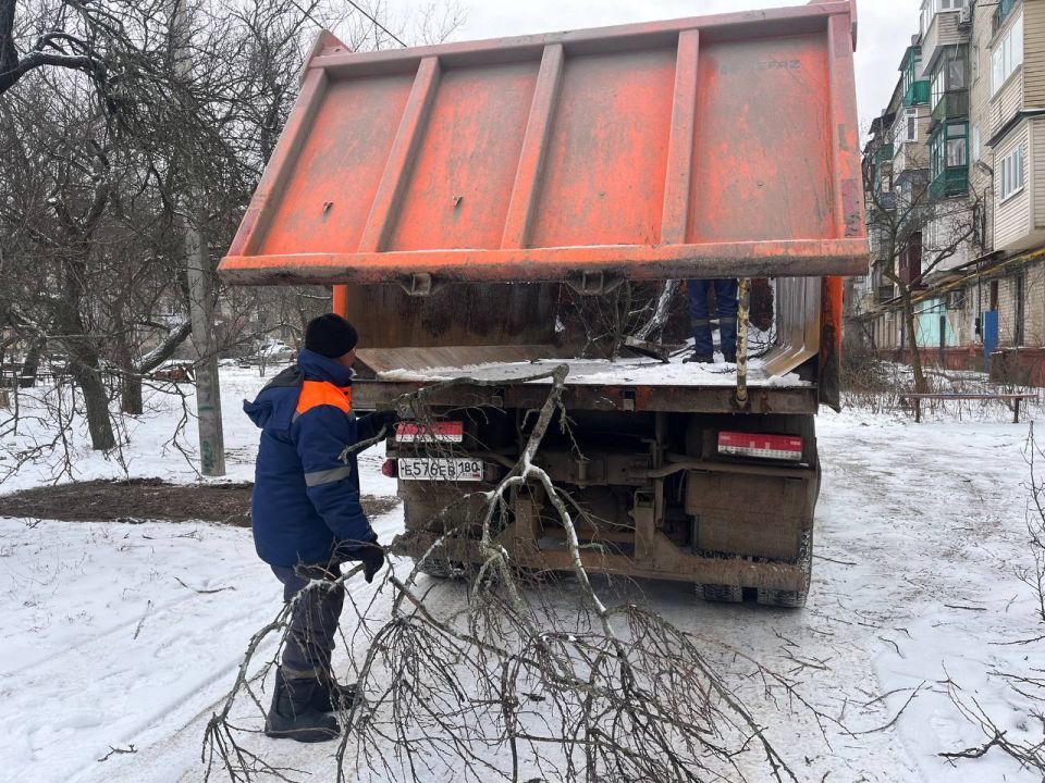 МУП «Простор» ежедневно выполняет все необходимые работы по содержанию городских улиц МУП «Простор» ежедневно выполняет все необходимые работы по содержанию городских улиц