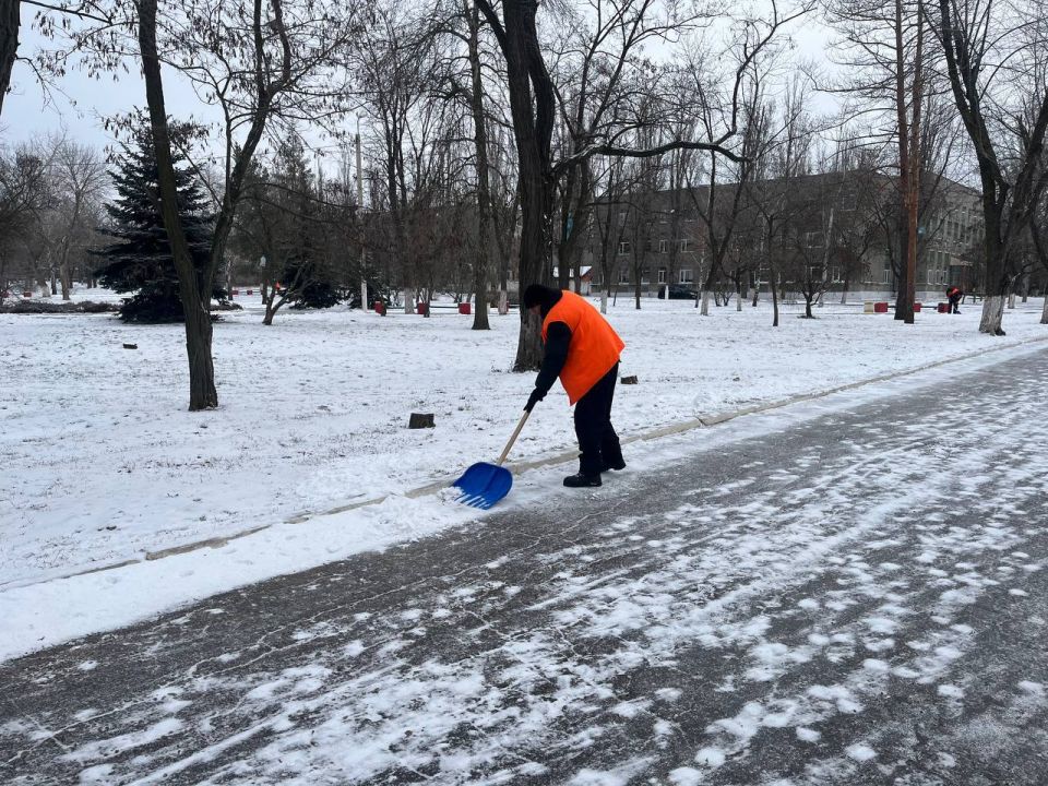 МУП «Простор» ежедневно выполняет все необходимые работы по содержанию городских улиц МУП «Простор» ежедневно выполняет все необходимые работы по содержанию городских улиц