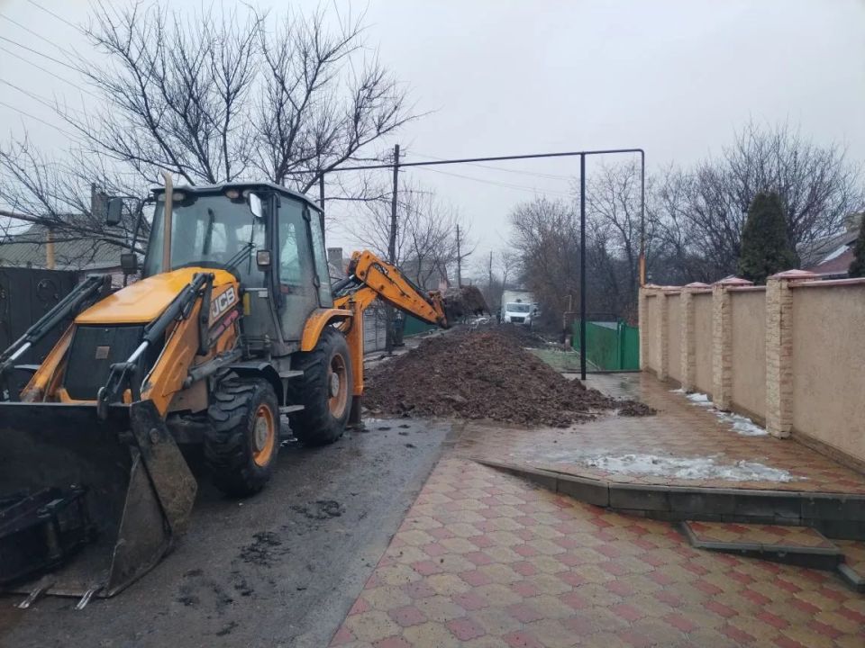 Аварийно-восстановительный отряд Кузбасса продолжает работы по восстановлению систем ХВС в Горловке