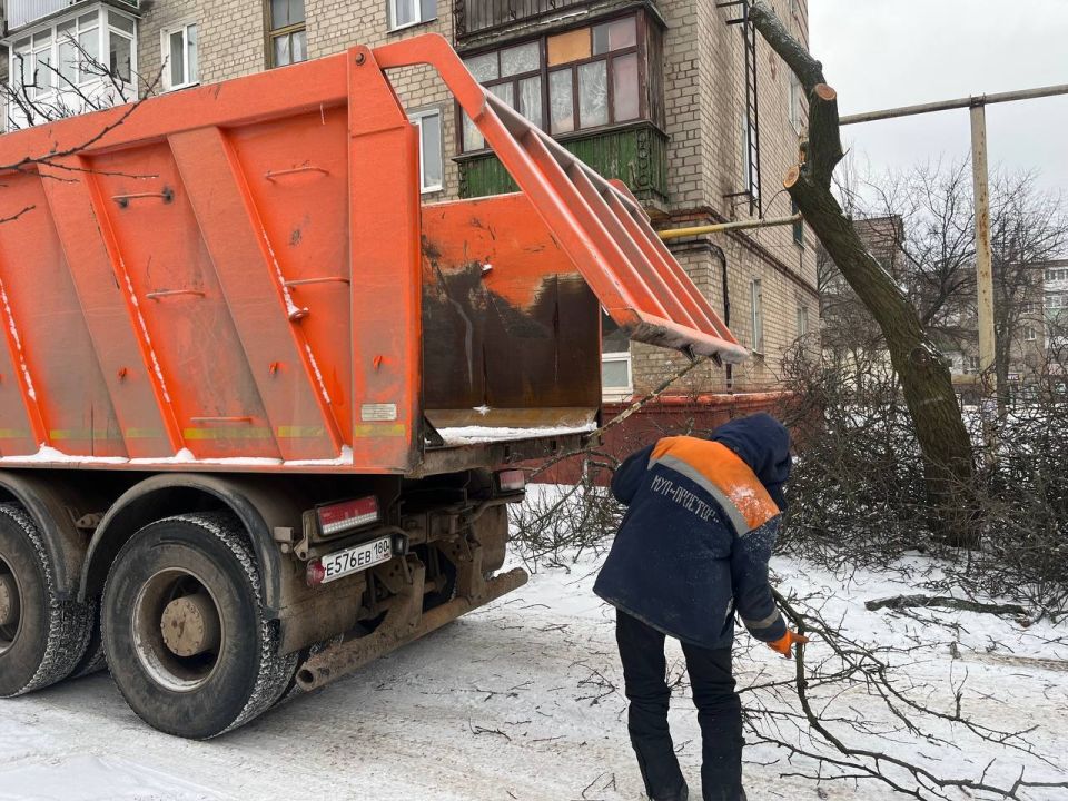 МУП «Простор» ежедневно выполняет все необходимые работы по содержанию городских улиц МУП «Простор» ежедневно выполняет все необходимые работы по содержанию городских улиц