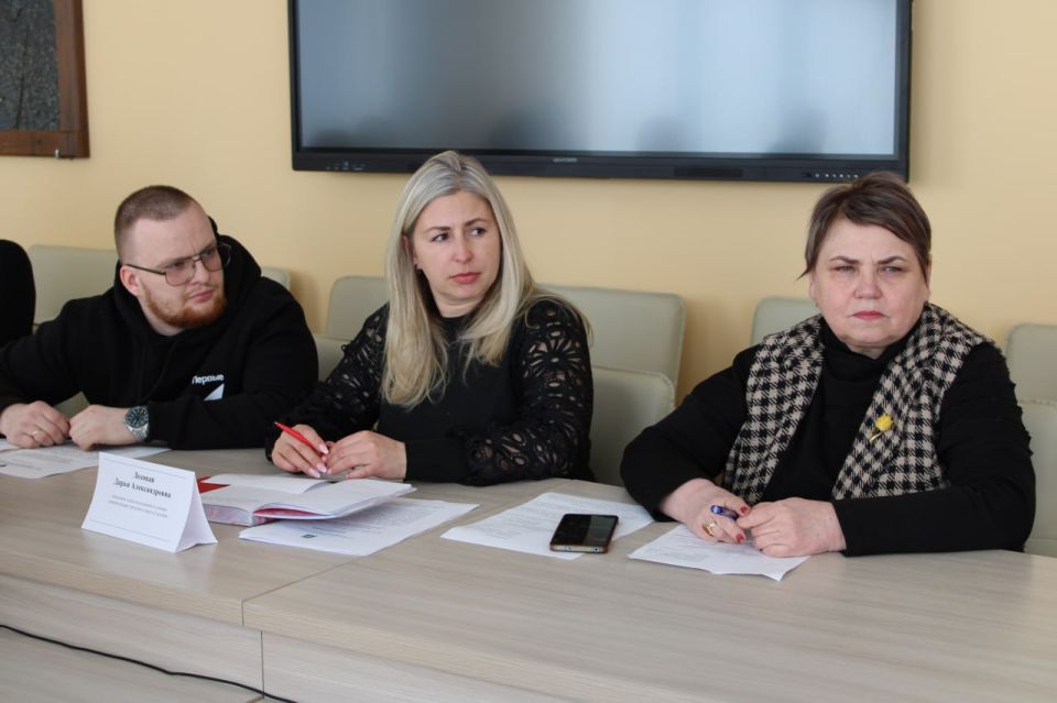 Состоялось заседание комиссии по делам несовершеннолетних и защите их прав администрации городского округа Горловка Состоялось заседание комиссии по делам несовершеннолетних и защите их прав администрации городского округа Горловка