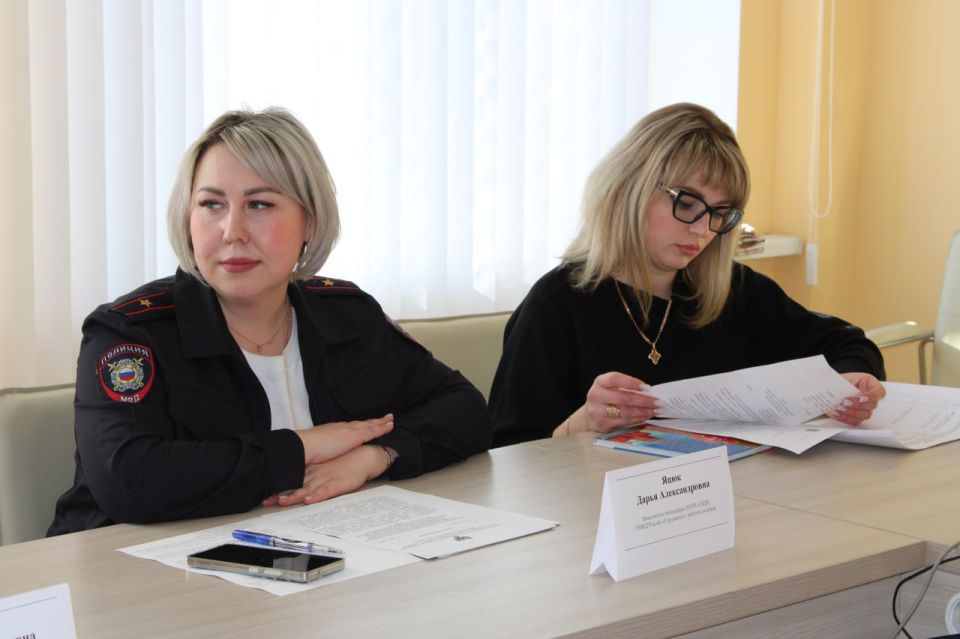 Состоялось заседание комиссии по делам несовершеннолетних и защите их прав администрации городского округа Горловка Состоялось заседание комиссии по делам несовершеннолетних и защите их прав администрации городского округа Горловка