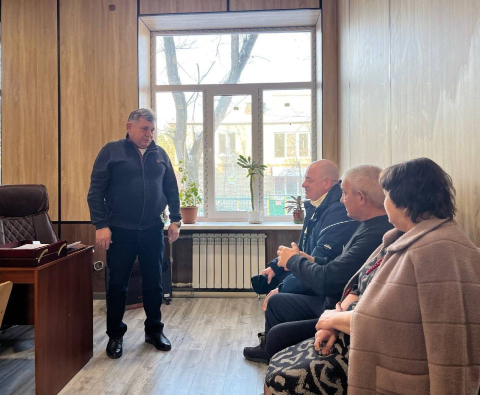 Роман Конев: 4 февраля 2026 года во исполнение поручения Главы Донецкой Народной Республики Дениса Пушилина депутаты Горловского городского совета – Наталия Ботвина, Александр Кунов, Сергей Третьяков, Геннадий Маюров, Инает... Роман Конев: 4 февраля 2026 года во исполнение поручения Главы Донецкой Народной Республики Дениса Пушилина депутаты Горловского городского совета – Наталия Ботвина, Александр Кунов, Сергей Третьяков, Геннадий Маюров, Инает...