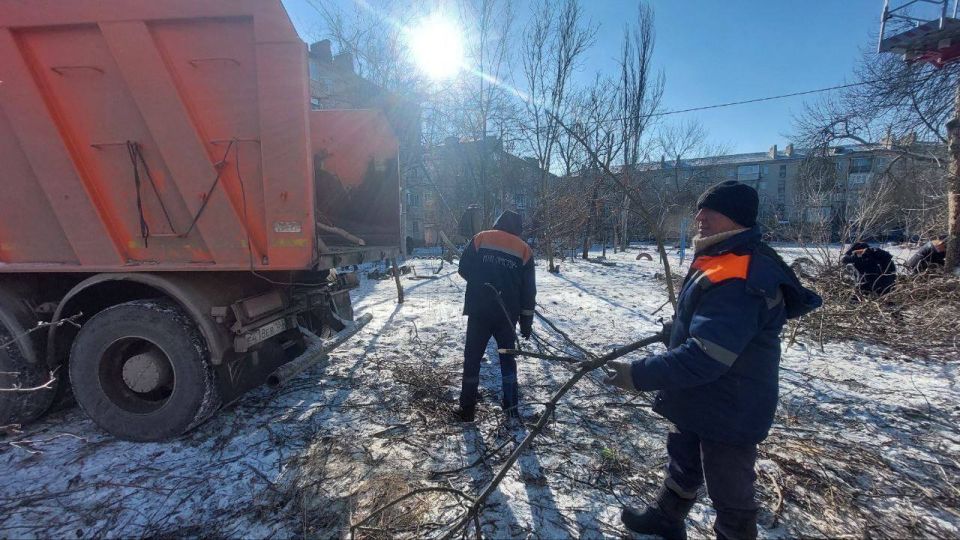 О работе МУП «Простор». Муниципальное унитарное мероприятие «Простор» ежедневно выполняет все необходимые работы по содержанию городских улиц О работе МУП «Простор». Муниципальное унитарное мероприятие «Простор» ежедневно выполняет все необходимые работы по содержанию городских улиц
