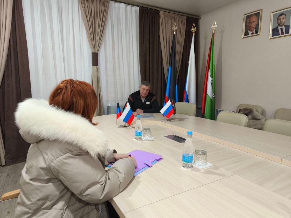 Роман Конев: 4 февраля 2026 года во исполнение поручения Главы Донецкой Народной Республики Дениса Пушилина депутаты Горловского городского совета – Наталия Ботвина, Александр Кунов, Сергей Третьяков, Геннадий Маюров, Инает... Роман Конев: 4 февраля 2026 года во исполнение поручения Главы Донецкой Народной Республики Дениса Пушилина депутаты Горловского городского совета – Наталия Ботвина, Александр Кунов, Сергей Третьяков, Геннадий Маюров, Инает...