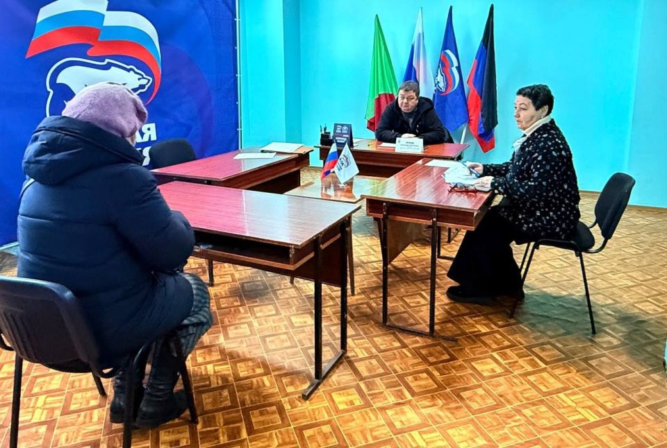 Роман Конев: 4 февраля 2026 года состоялся приём граждан депутатом Горловского городского совета Донецкой Народной Республики первого созыва Александром Куновым в Общественной приёмной местного отделения Всероссийской... Роман Конев: 4 февраля 2026 года состоялся приём граждан депутатом Горловского городского совета Донецкой Народной Республики первого созыва Александром Куновым в Общественной приёмной местного отделения Всероссийской...