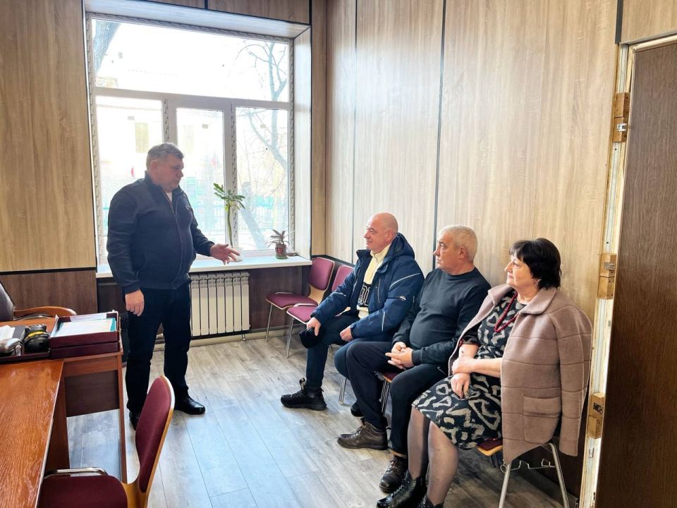 Роман Конев: 4 февраля 2026 года во исполнение поручения Главы Донецкой Народной Республики Дениса Пушилина депутаты Горловского городского совета – Наталия Ботвина, Александр Кунов, Сергей Третьяков, Геннадий Маюров, Инает... Роман Конев: 4 февраля 2026 года во исполнение поручения Главы Донецкой Народной Республики Дениса Пушилина депутаты Горловского городского совета – Наталия Ботвина, Александр Кунов, Сергей Третьяков, Геннадий Маюров, Инает...