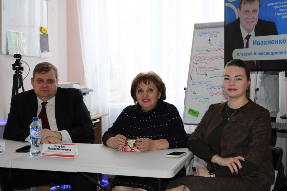 В Горловке состоялось открытие комнаты «Движения первых» В Горловке состоялось открытие комнаты «Движения первых»