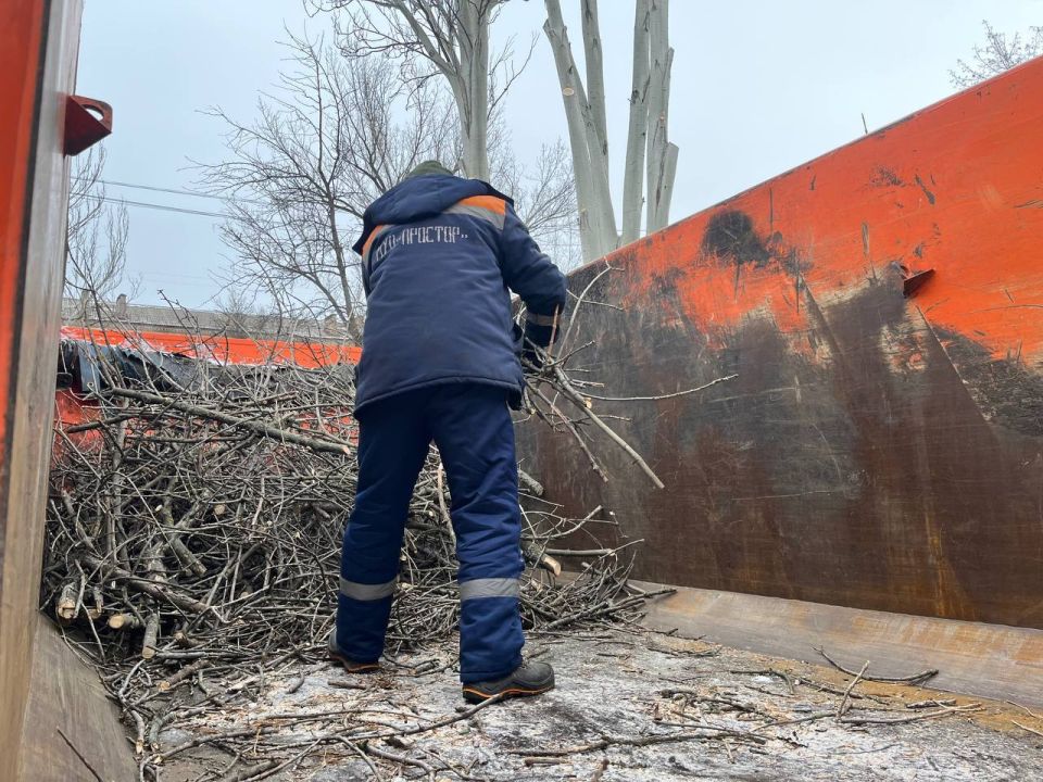 МУП «Простор» ежедневно выполняет все необходимые работы по содержанию городских улиц МУП «Простор» ежедневно выполняет все необходимые работы по содержанию городских улиц