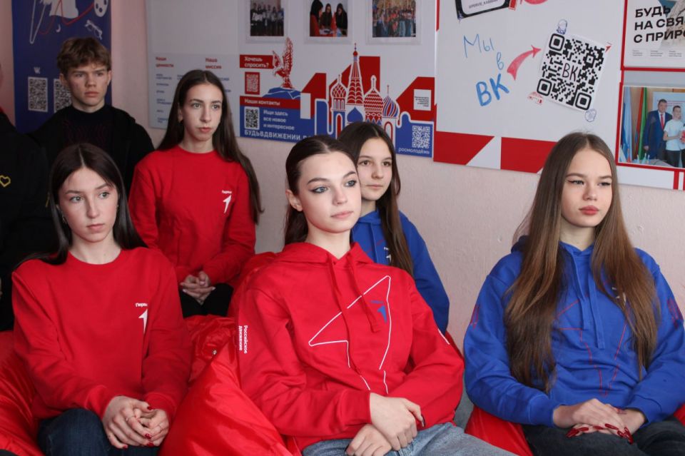 В Горловке состоялось открытие комнаты «Движения первых» В Горловке состоялось открытие комнаты «Движения первых»