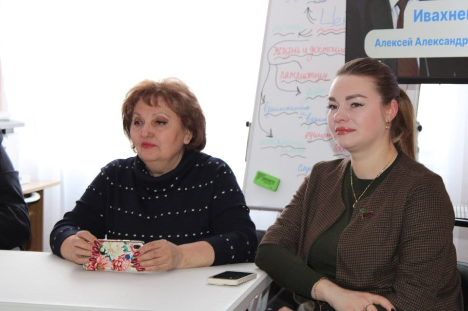 В Горловке состоялось открытие комнаты «Движения первых» В Горловке состоялось открытие комнаты «Движения первых»