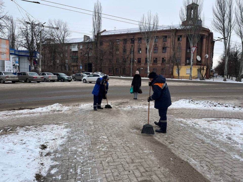 МУП «Простор» ежедневно выполняет все необходимые работы по содержанию городских улиц МУП «Простор» ежедневно выполняет все необходимые работы по содержанию городских улиц