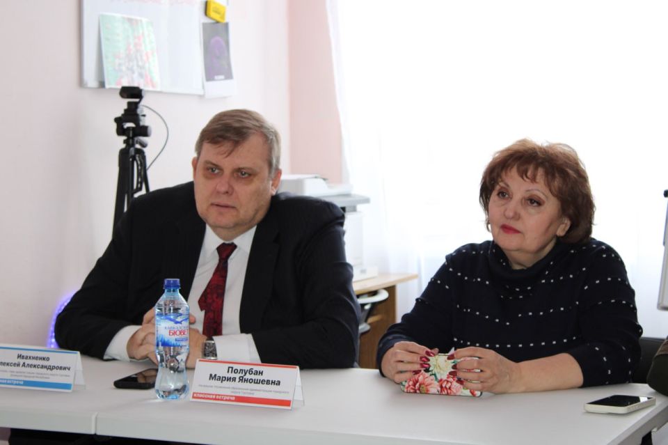 В Горловке состоялось открытие комнаты «Движения первых» В Горловке состоялось открытие комнаты «Движения первых»