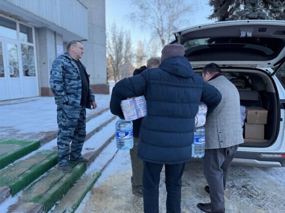 Роман Конев: 10 февраля 2026 года депутаты Горловского городского совета от фракции «Единая Россия» – Светлана Евсеенко, Александр Кунов, Олег Сладкевич, Даниил Карабаев осуществили адресный подвоз воды и посетили места... Роман Конев: 10 февраля 2026 года депутаты Горловского городского совета от фракции «Единая Россия» – Светлана Евсеенко, Александр Кунов, Олег Сладкевич, Даниил Карабаев осуществили адресный подвоз воды и посетили места...