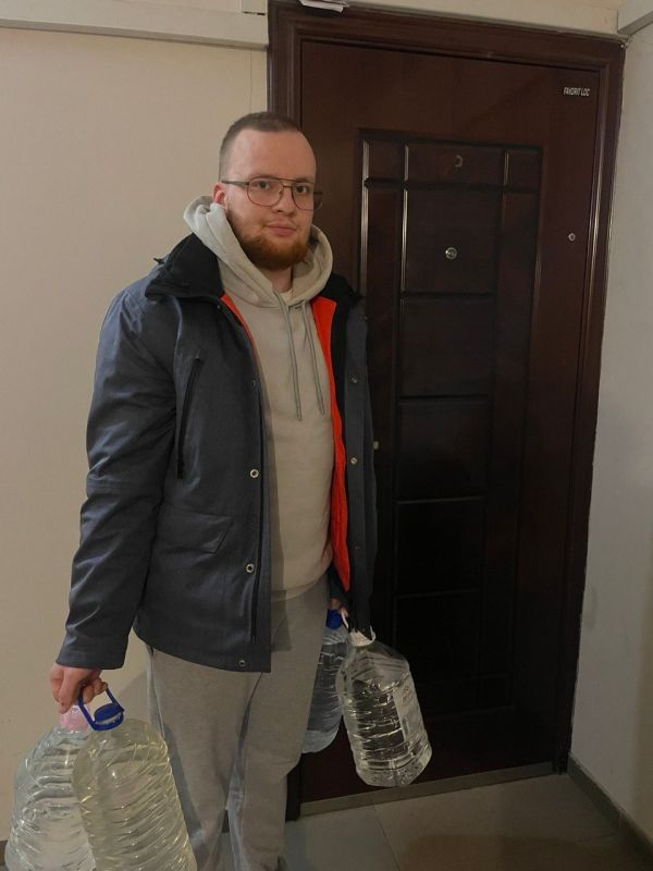 Роман Конев: 10 февраля 2026 года депутаты Горловского городского совета от фракции «Единая Россия» – Светлана Евсеенко, Александр Кунов, Олег Сладкевич, Даниил Карабаев осуществили адресный подвоз воды и посетили места... Роман Конев: 10 февраля 2026 года депутаты Горловского городского совета от фракции «Единая Россия» – Светлана Евсеенко, Александр Кунов, Олег Сладкевич, Даниил Карабаев осуществили адресный подвоз воды и посетили места...