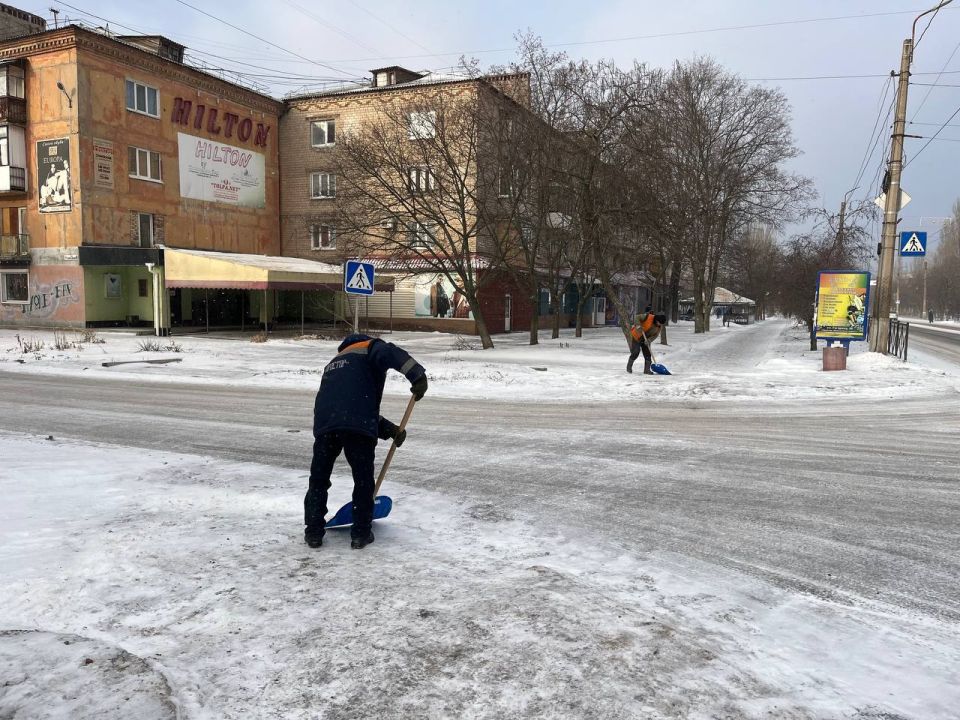 Роман Конев: В Горловке, в связи с резким ухудшением погодных условий, городские службы приступили к активной борьбе с гололедом Роман Конев: В Горловке, в связи с резким ухудшением погодных условий, городские службы приступили к активной борьбе с гололедом