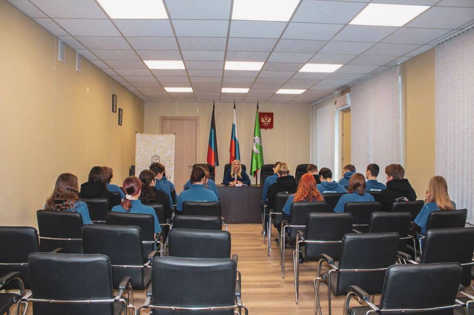 Молодёжка пообщалась с начальником отдела молодежной политики и руководителем Горловского штаба МР и МГЕР Молодёжка пообщалась с начальником отдела молодежной политики и руководителем Горловского штаба МР и МГЕР