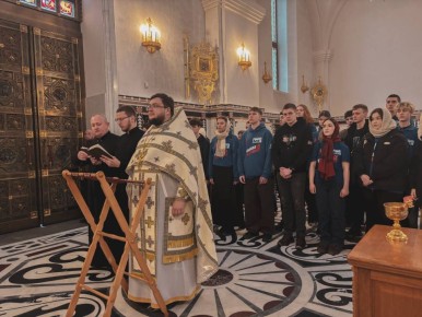 В День Православной молодёжи волонтёры посетили храм