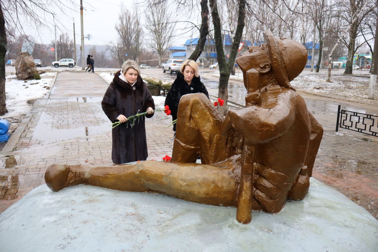 В Центрально-Городском районе города Горловка реализуется проект Единой России «Историческая память» В Центрально-Городском районе города Горловка реализуется проект Единой России «Историческая память»