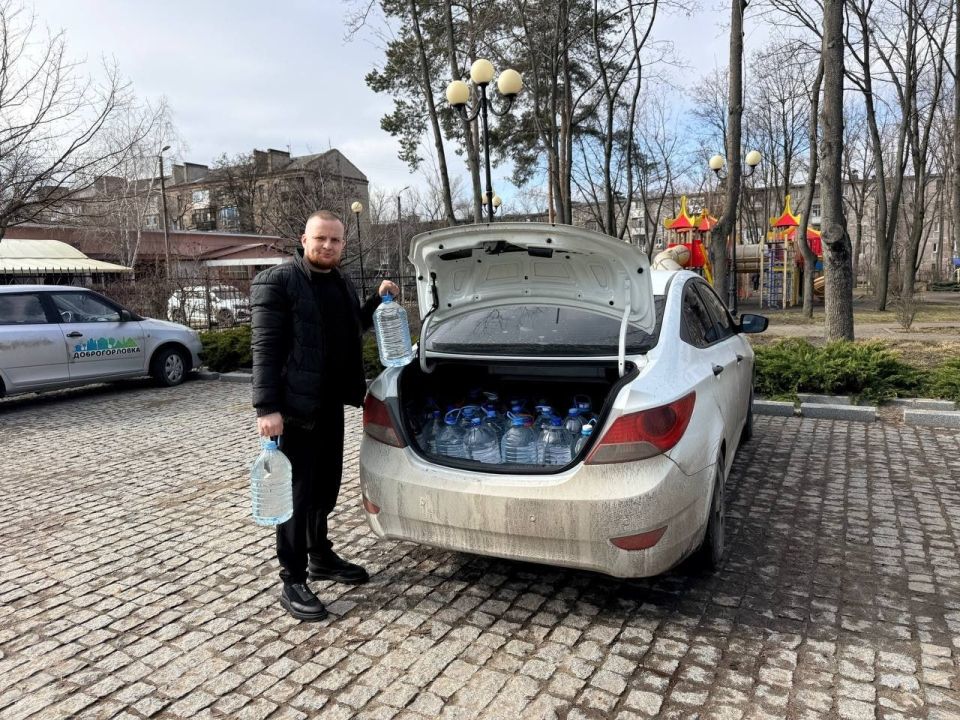 Роман Конев: 17 февраля 2026 года депутаты Горловского городского совета от фракции «Единая Россия» – Эдуард Полепкин и Даниил Карабаев осуществили адресный подвоз воды Роман Конев: 17 февраля 2026 года депутаты Горловского городского совета от фракции «Единая Россия» – Эдуард Полепкин и Даниил Карабаев осуществили адресный подвоз воды