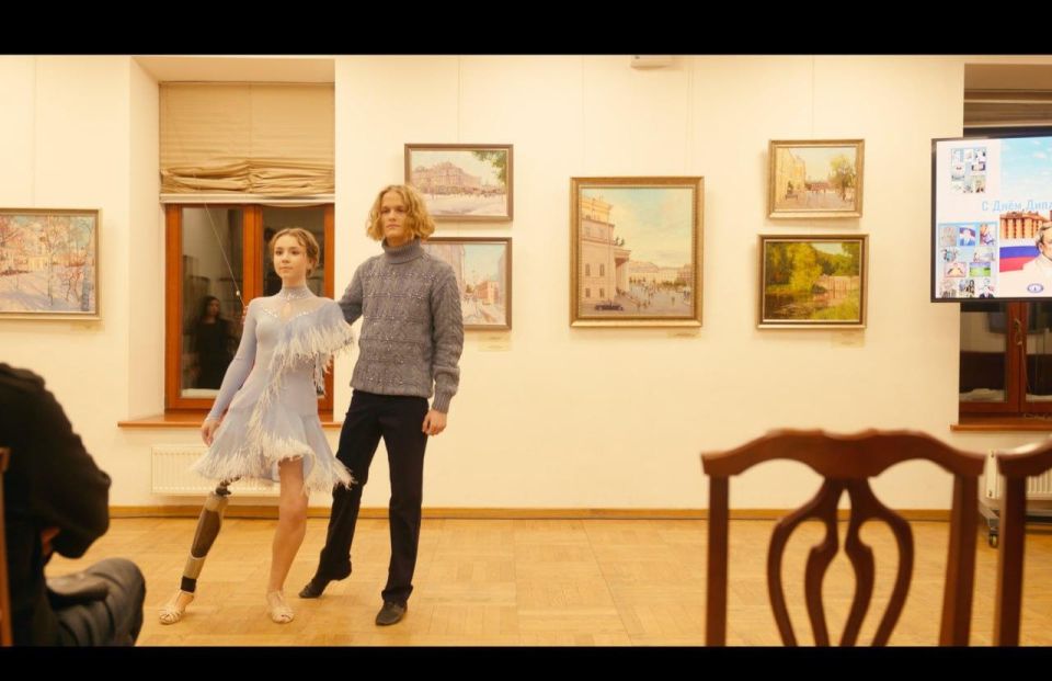 Танцевать вопреки: о Полине Гладких из Горловки, потерявшей руку и ногу, снимают документальный фильм Танцевать вопреки: о Полине Гладких из Горловки, потерявшей руку и ногу, снимают документальный фильм